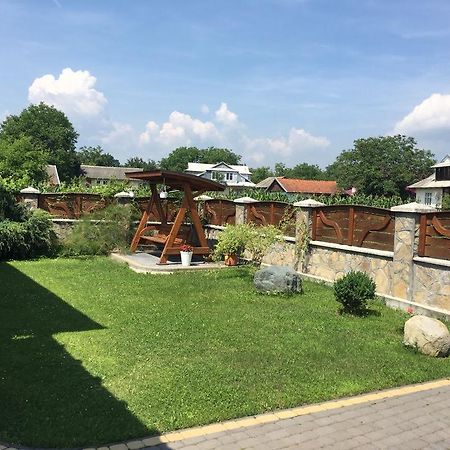 Vacation Home Yabluniv Exterior foto